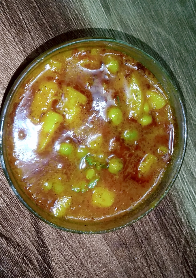 आलू मटर टमाटर की सब्जी (aloo matar tamatar ki sabzi recipe in Hindi) रेसिपी मुख्य फोटो