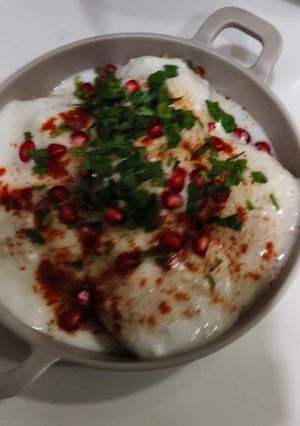 A picture of Dahi bhalla.