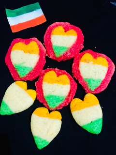 વેનીલા હાર્ટ કૂકીઝ ( venila hart cookies recipe in Gujarati) રેસીપી મુખ્ય ફોટો