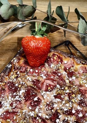 Une photo de Clafoutis fraise / pistache