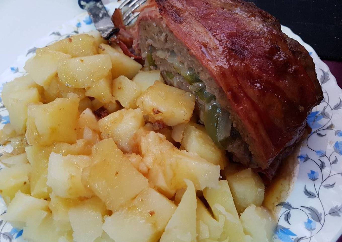 Rollo de carne picada y bacon, con patata cocida!๐๐ด