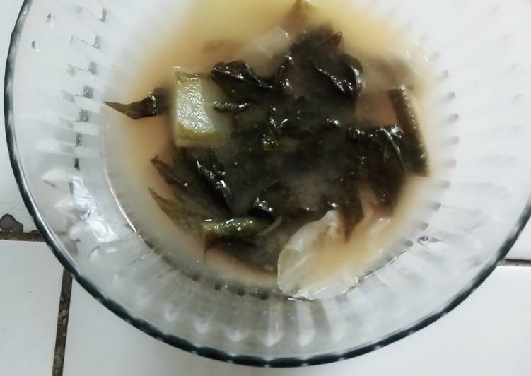 Langkah Menyiapkan Sayur asem campur daun ketela rambat yang enak