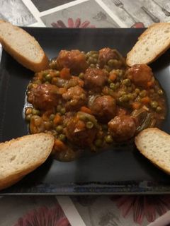 Una foto de Albóndigas a la jardinera
