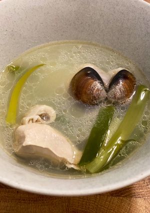 蒜頭蛤蜊雞湯 的食譜成品照片