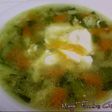 Sopa al curry con verduras y huevo escalfado