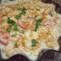A picture of Dahi phulki chat.