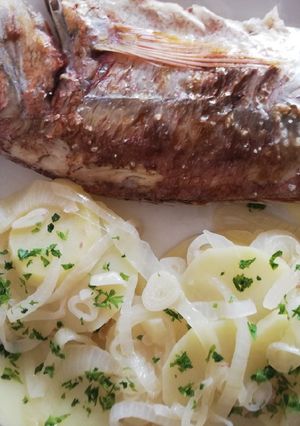 Una foto de Sama al horno con papas de Sanlucar