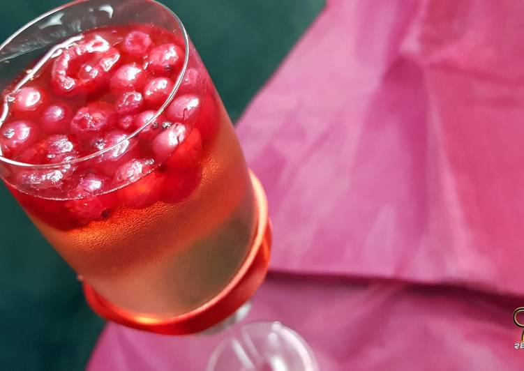 Gelatina de cava con frutos rojos