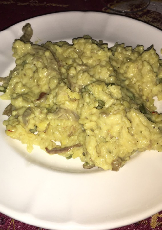 Una foto de Risotto de setas de cardo y espárragos de nuez