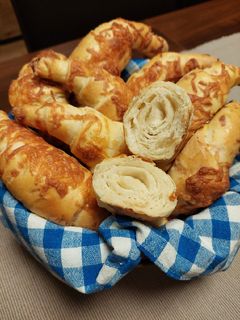 Sajtos-vajas kifli recept fotója