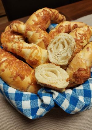 Sajtos-vajas kifli recept fotója