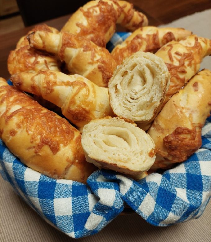 Sajtos-vajas kifli recept fotója