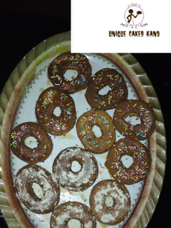 A picture of Glazed donuts without yeast.