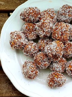 Almás-zabpelyhes kókuszgolyó recept fotója