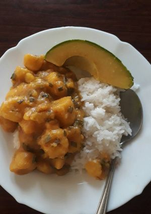 A picture of Cooked bananas with rice.