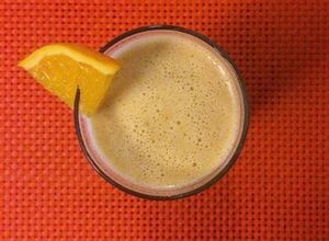 Una foto de Smoothie naranja-plátano y avena