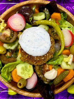Una foto de Falafels con Robot Mambo
