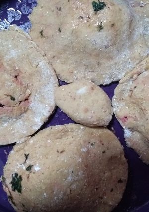 Una foto de Hamburguesas de soja rellena de hojas de remolacha y queso