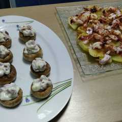 Una foto de Champiñones rellenos de alioli y jamón