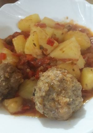 Una foto de Albóndigas con papas