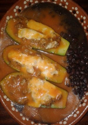 Una foto de Calabazas rellenas de carne molida de res a la Mario's