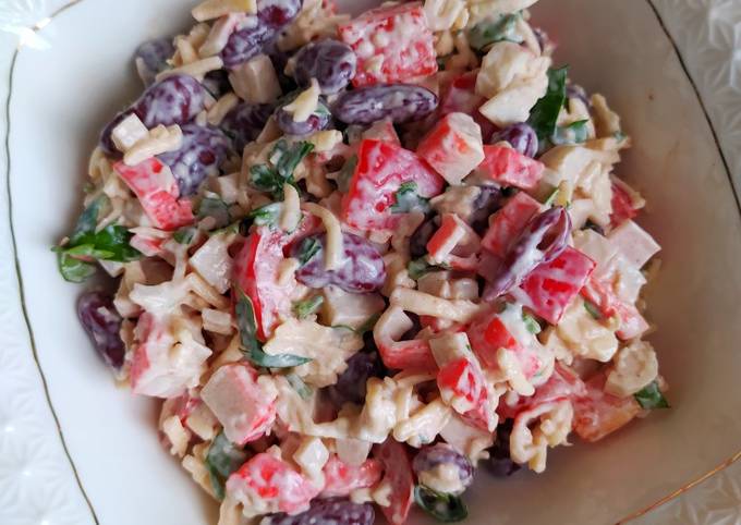 Салат из красной фасоли и крабовых палочек