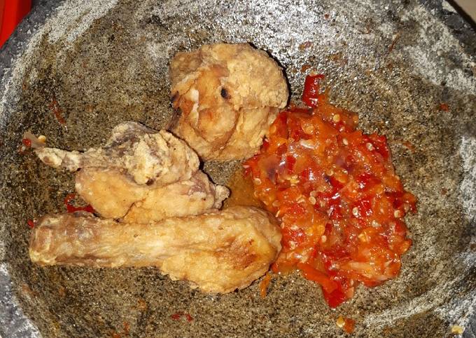 Ayam Geprek Gurih Sambal Bawang