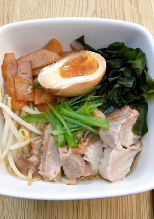 A picture of Japanese style pork char-siu miso ramen.
