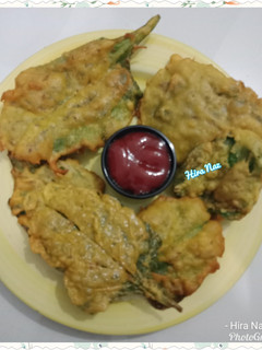 A picture of Palak pakoray.