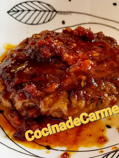 Una foto de Hamburguesa casera con salsa de sobrasada y miel