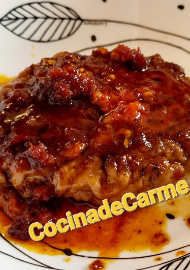 Una foto de Hamburguesa casera con salsa de sobrasada y miel