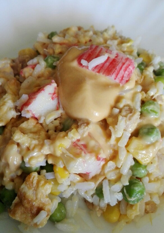 Una foto de Ensalada de arroz con salsa rosa