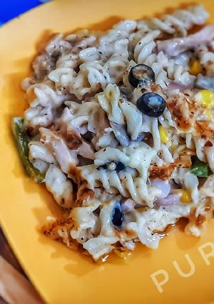চিকেন পাস্তা ইন ক্রিমি হোয়াইট সস(Chicken pasta in creamy white sauce recipe in Bengali) রেসিপির প্রধান ছবি