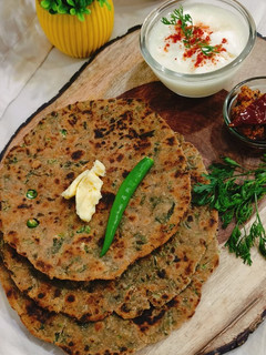 बाजरा का पराठा (pearl millet paratha recipe in Hindi) रेसिपी मुख्य फोटो