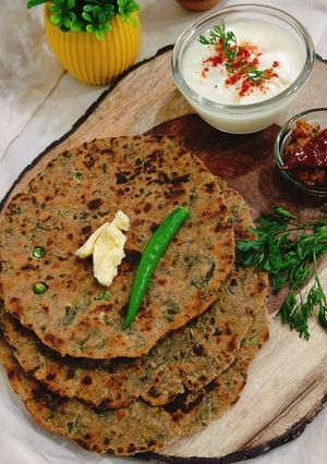 बाजरा का पराठा (pearl millet paratha recipe in Hindi) रेसिपी मुख्य फोटो