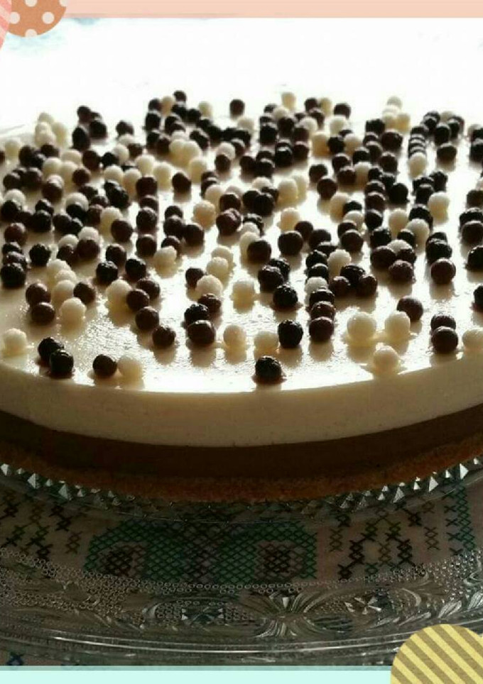 Una foto de Tarta chocolate blanco y negro 🍫