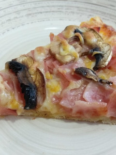 Una foto de Pizza york - queso con champiñones naturales