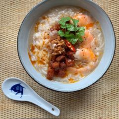 A picture of Thai-Spanish rice congee (Chorizo and prawns rice soup).