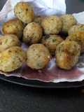 Bombas de arroz rellenas de queso