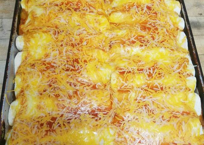 Recipe of Traditional Cheesy Chicken Enchiladas for Vegetarian Food