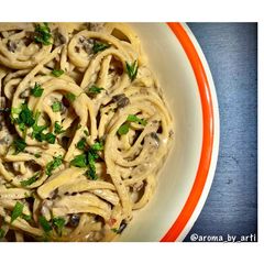 A picture of Creamy garlic and mushroom spaghetti.