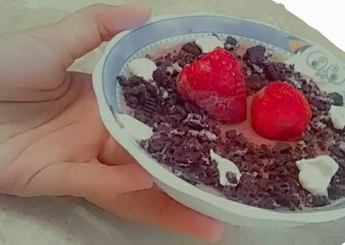 Oreo chocolate dessert with strawberry