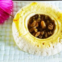 A picture of Eggless cheese pudding with raisins.