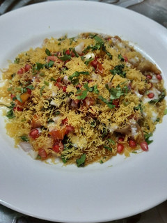 સમોસા ચાટ (Samosa Chaat Recipe in Gujarati) રેસીપી મુખ્ય ફોટો