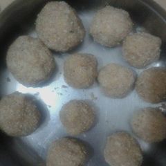 A picture of Dink /gaund laddoo.