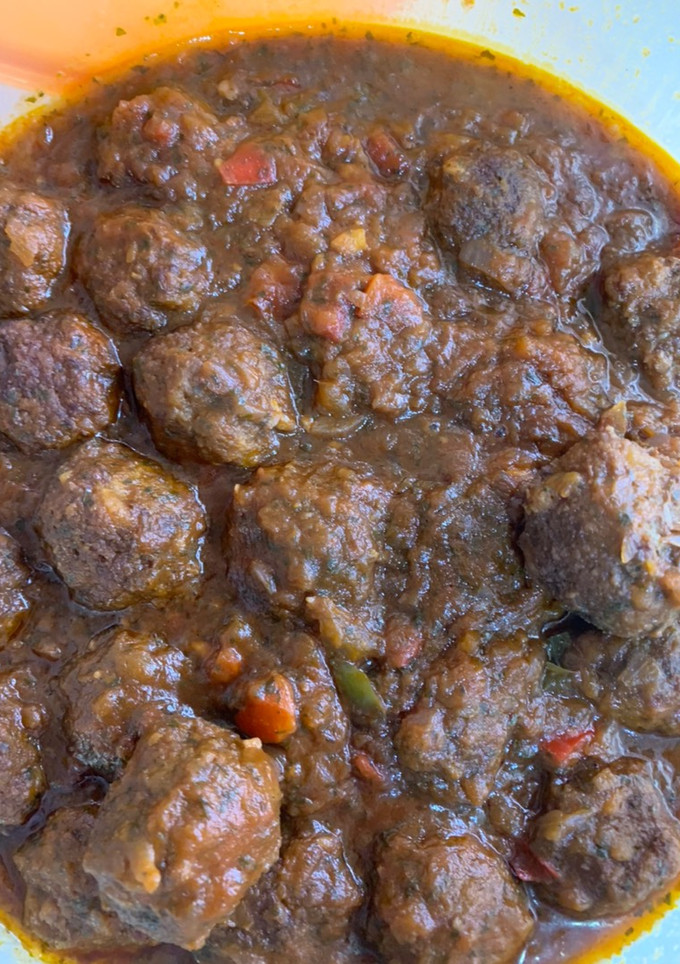 Una foto de Albóndigas (chiftele) mitad rumanas y mitad españolas