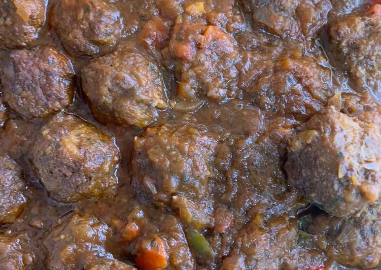 Albóndigas (chiftele) mitad rumanas y mitad españolas