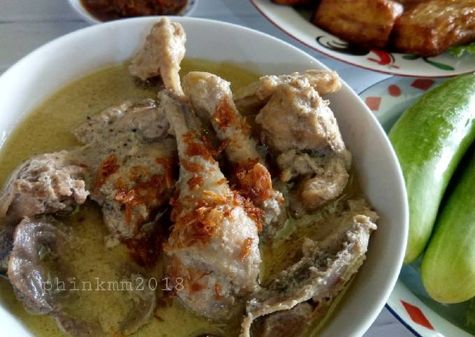 Opor ayam putih