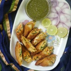 A picture of Dahi ke kabab or roll.