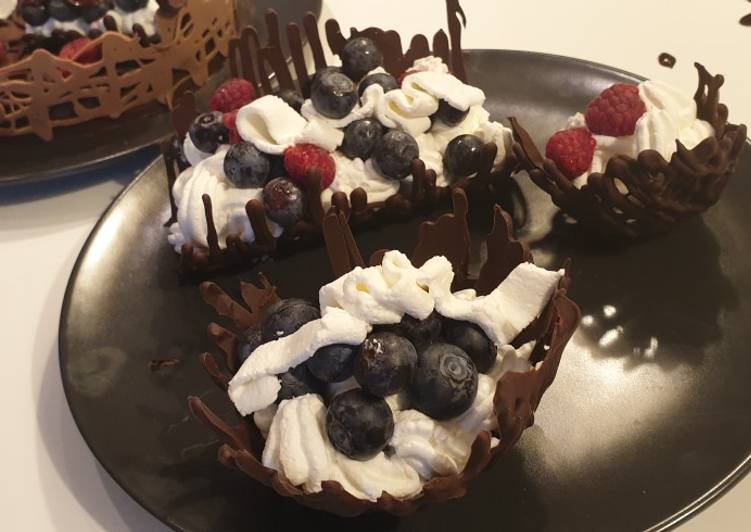 Step-by-Step Guide to Prepare Ultimate Cestini di cioccolato extra fondente con panna e frutta